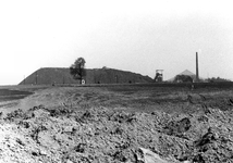 91 Links van het midden op de foto, die werd genomen bij het begin van de bouwwerkzaamheden van het Rolduckerveld, is ...
