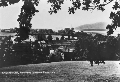 200 Panorama op kasteel Erenstein