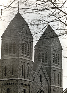 2150 Torens Rooms-Katholieke kerk H. Petrus te Chevremont