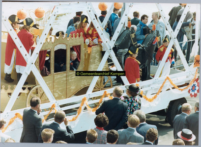 F004932 Bezoek van Koningin Beatrix, prins Claus, prins Willem-Alexander,prins Constantijn, prinses Margriet, Pieter ...