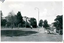 F002325-01 Werkzaamheden verbetering Bovenhaven - IJsseldijk 1955. De oude toestand in 1954 van de IJsseldijk bij de ...