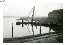 F002325-20 Werkzaamheden verbetering Bovenhaven - IJsseldijk, oktober 1955. Het heien van remmingswerk in de haven, ...