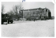 F002325-21 Werkzaamheden verbetering Bovenhaven - IJsseldijk, april 1955. De nieuwe IJsseldijk, kijkend op de lyceum en ...