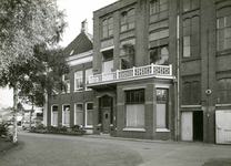 F009533 Uit het fotoalbum van de fam. Berk.De directeurswoning op het terrein van de Berk fabriek, later werd het ...