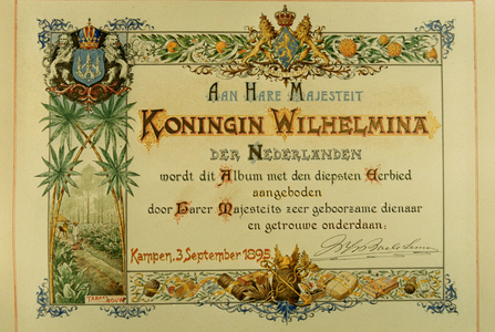 F005435 Eerste blad van het Album betreffende de vervaardiging van sigaren, aangeboden aan koningin Wilhelmina en ...