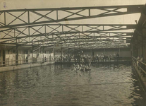 F002837 Zwembad aan de Bovenhaven in gebruik.