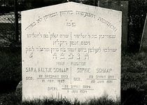 F003954 Grafsteen van Sara Aaltje Schaap, geboren 19 november 1859/22 Cheswan (5)619, en van Sophie Schaap, geboren 25 ...
