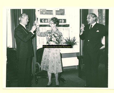 F006817 Bijeenkomst met de Commissaris van de Koningin, mr J.L.M. Niers, in deburgemeesterskamer van het Raadhuis, ter ...