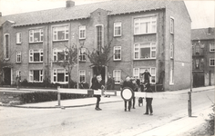 F000582 Flatwoning aan de Dr. H. Colijnstraat voor de sloop in 1963 in de Hanzewijk.