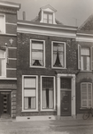 F000546 Woonhuis uit de 19e eeuw aan de Burgwal nr. 64.