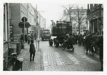 F006205 Transport van de brandkast van de Sociale Dienst der gemeente Kampen van de Buiten Nieuwstraat naar de nieuwe ...