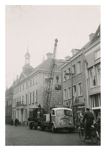 F006206 Transport van de brandkast van de Sociale Dienst der gemeente Kampen van de Buiten Nieuwstraat naar de nieuwe ...