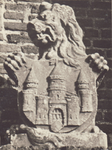F000723-1 Groefstenen leeuw uit de 18e eeuw, schildhouder met wapen van Kampen, afkomstig van de houten IJsselbrug en ...