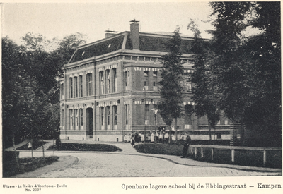 F000730 Openbare lagere school (de Bolwerkschool) genoemd naar het verdedigingswerk bij de Kalverhekkenpoort is rond ...