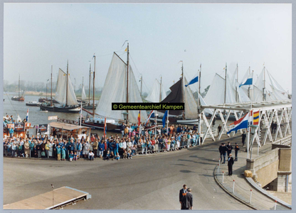 F004928 Bezoek van Koningin Beatrix, prins Claus, prins Willem-Alexander,prins Constantijn, prinses Margriet, Pieter ...