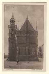 F000061 Kaart 1: Het Oude Raadhuis. Kaart 2: Beelden aan de zijgevel van het Oude Raadhuis (zijde Oudestraat). De ...