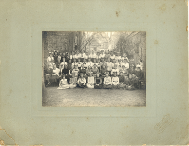 F009865 Meisjesschool 1919 Kampen1e Klasse: Willy Dwars; Betsy Kuysoon; Ada Heier; Coba de Haan; Hilda Engelen; Sandra ...