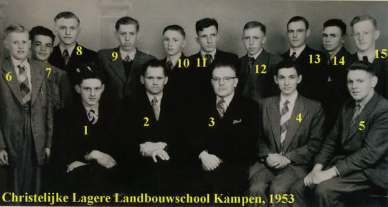 F013559 Christelijke Lagere Landbouwschool in Kampen, onderaan de lijst staan een aantal namen van mannen die wel in ...