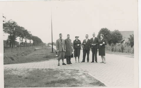 F014213 Excursie van B&W IJsselmuiden aan o.a. tuinbouwcentrum Erica in Drenthe.