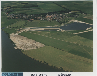F014533 Luchtfoto van Zalk aan de IJssel.