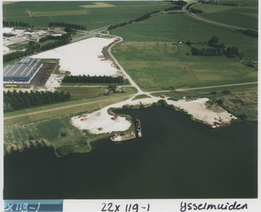 F014573 Luchtfoto IJsselmuiden industrieterrein Oost haventje bij bedrijf Stoter.