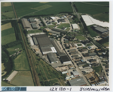 F014575 Luchtfoto IJsselmuiden industrieterrein Spoorlanden.