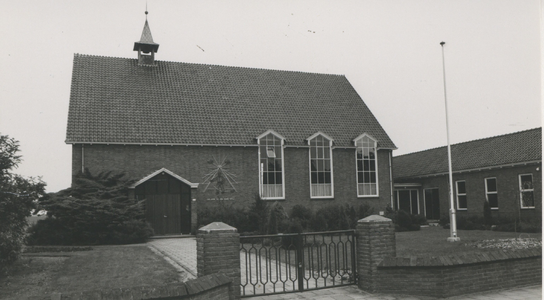F014590 Kerk Kamperveen.