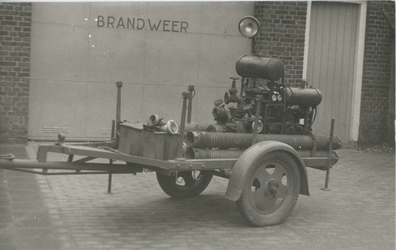 F014660 Brandweer IJsselmuiden - pompwagen met toebehoren..
