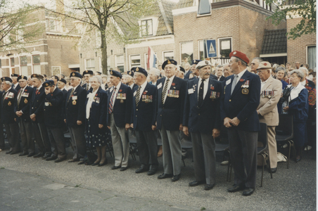F014736 Bezoek van Canadezen aan IJsselmuiden in mei 1995 ter gelegenheid van 50 jaar bevrijding..