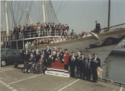 F014737 Bezoek van Canadezen aan IJsselmuiden in mei 1995 ter gelegenheid van 50 jaar bevrijding..