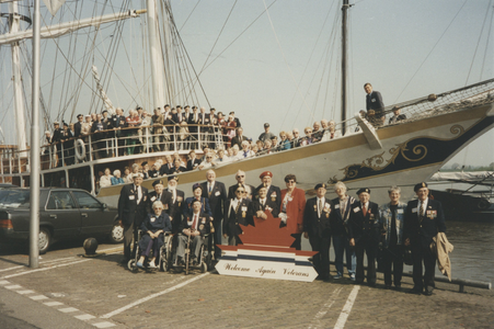 F014738 Bezoek van Canadezen aan IJsselmuiden in mei 1995 ter gelegenheid van 50 jaar bevrijding..