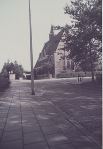 F015248 IJsselmuiden - Goede Herder kerk op de hoek van de Burgemeester van Engelenweg en de Oosterlandenweg.