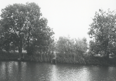 F015708 Fotoreportage van de oevers van de De Hank aan de Koeluchter zijde (tussen Wilsum en De Zande).