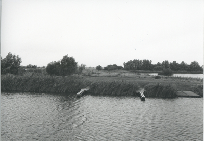 F015729 Fotoreportage van de oevers van de De Hank aan de Koeluchter zijde (tussen Wilsum en De Zande).