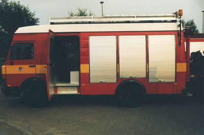 F015867 IJsselmuiden Brandweerwagen 663, een serie van 28 foto's van de ingebruikname van de nieuwe Brandweerwagen met ...