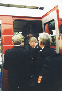 F015870 IJsselmuiden Brandweerwagen 663, een serie van 28 foto's van de ingebruikname van de nieuwe Brandweerwagen met ...
