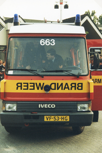 F015874 IJsselmuiden Brandweerwagen 663, een serie van 28 foto's van de ingebruikname van de nieuwe Brandweerwagen met ...