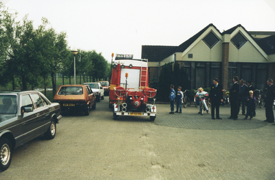 F015878 IJsselmuiden Brandweerwagen 663, een serie van 28 foto's van de ingebruikname van de nieuwe Brandweerwagen met ...