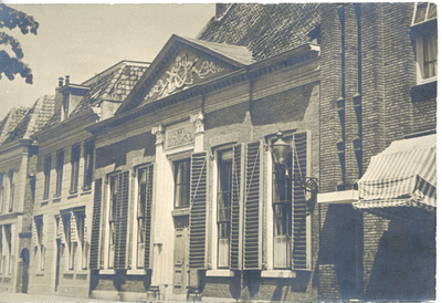 F015987 Voormalig gemeentehuis van IJsselmuiden aan de Burgwal te Kampen.