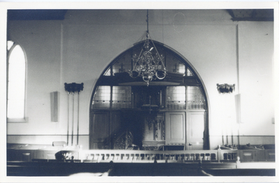F016004 Interieur van de Nederlands Hervormde Kerk IJsselmuiden, december 1967.