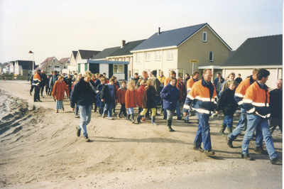 F016018 Boomplantdag 1998 in IJsselmuiden.