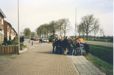 F016035 Boomplantdag 1998 in IJsselmuiden.