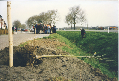 F016036 Boomplantdag 1998 in IJsselmuiden.