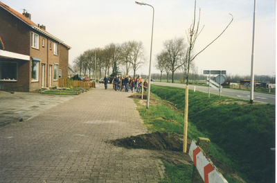 F016038 Boomplantdag 1998 in IJsselmuiden.