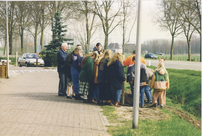 F016040 Boomplantdag 1998 in IJsselmuiden.