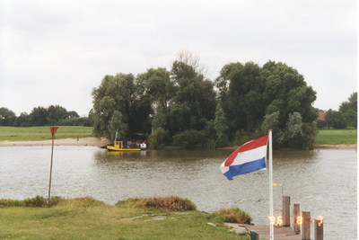 F016056 Zalkerveer met de veerboot Kleine Veer 2 .