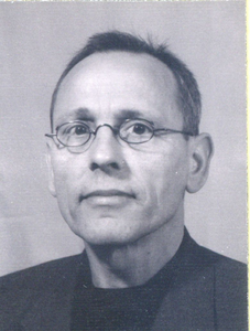F016137 Th Peeters, gemeentesecretaris van IJsselmuiden, pasfoto voor de gemeentegids..