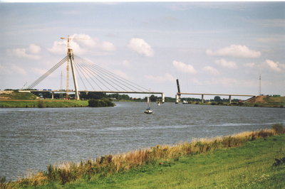 F016694 de Eilandbrug in aanbouw.
