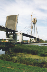 F016695 de Eilandbrug in aanbouw.
