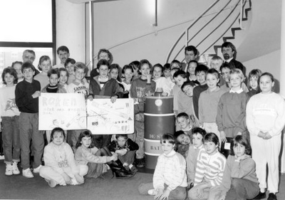 4675 Kinderen in de hal van het raadhuis tijdens het milieuproject t Startschot 